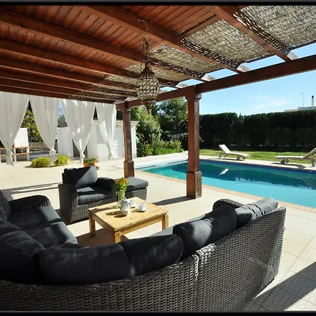 Villa Close To The Beach *