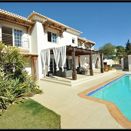 Villa Close To The Beach Лагоа